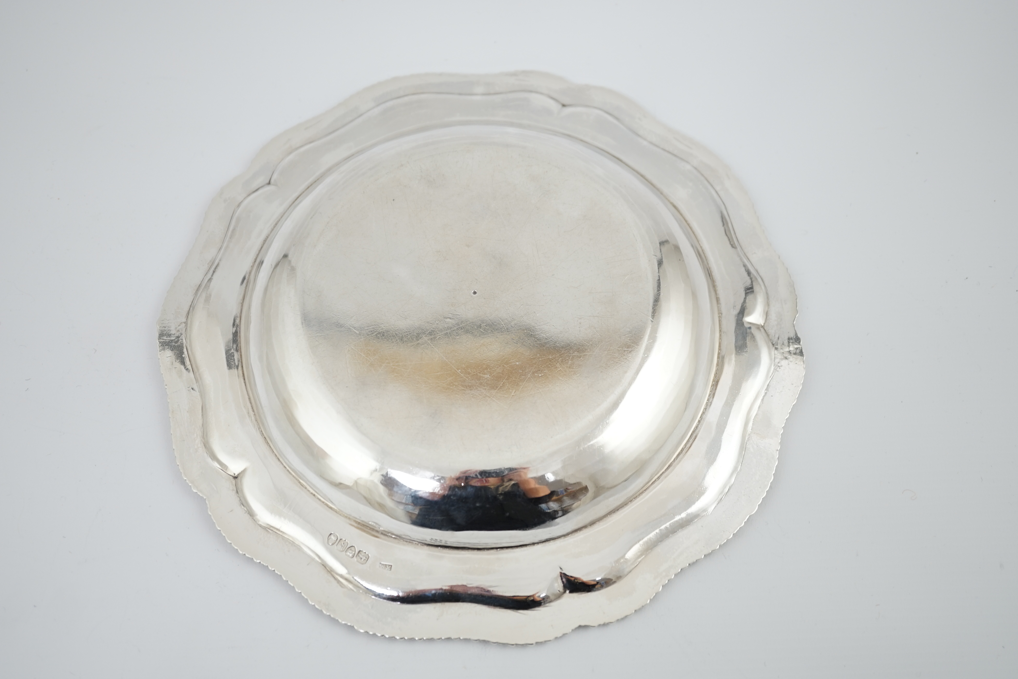 A George IV silver soup plate, by William Eaton